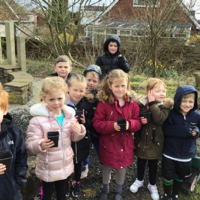 Elm class had a fantastic opportunity to do some gardening with a volunteer from Chorley in Bloom!