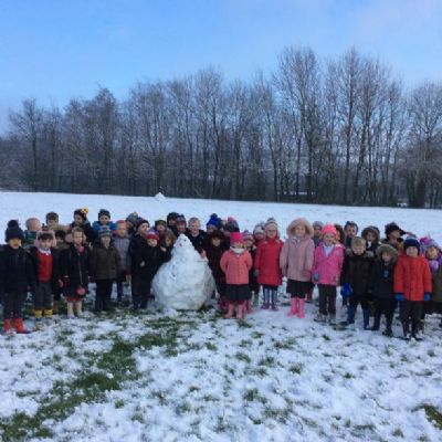 We went on a winter walk in the woodland to discover signs of winter.