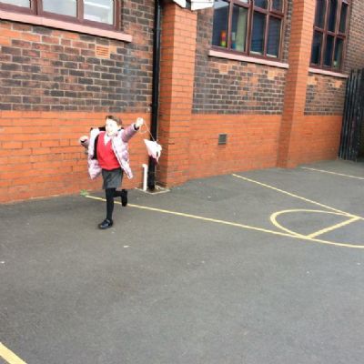 We made kites, tested them and modified our design. We found out that kites need air to fly.