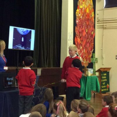 Class 8 had an amazing morning learning about Space! We talked to British astronaut TIm Peake by satellite! Wow!