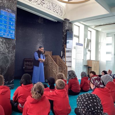 Faith Trail to a Hindu Temple and a Mosque
